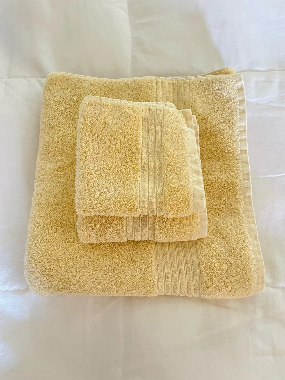 Liz Claiborne Signature Plush Bath & Hand Towel w Washcloth 100% Cotton Yellow